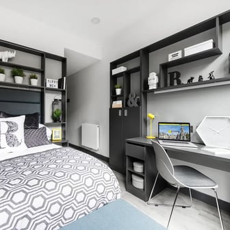 Penthouse En Suite - Image 1