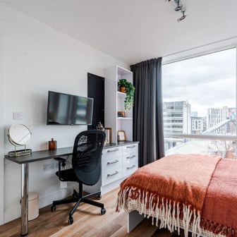 Upper Deluxe with City View 2 Bedroom Apartment - Image 8