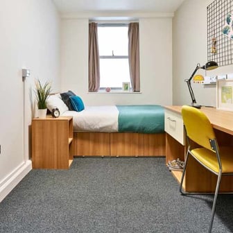 Shared Apartment Classic - Image 1