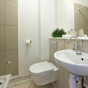 Gold En-suite - Image 3