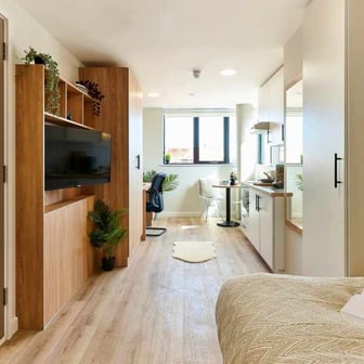 Studio Platinum Balcony - Image 1