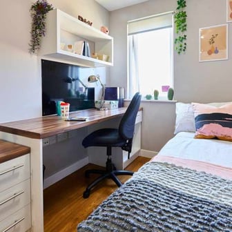 Flat Five Bedroom - Image 3