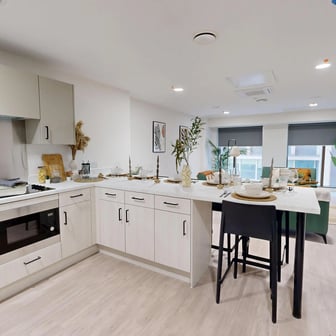 Deluxe Ensuite (Floors 26-32) - Image 11