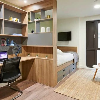 Studio Premium - Image 3