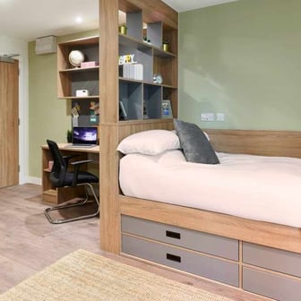 Studio Premium - Image 1