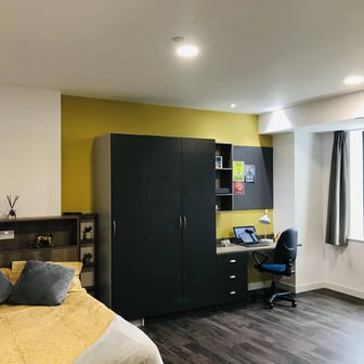 Deluxe Studio - Image 1