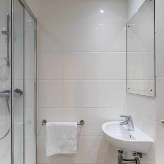Platinum Ensuite - Image 5