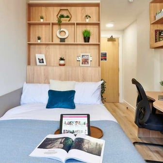 Ensuite Gold - Image 1