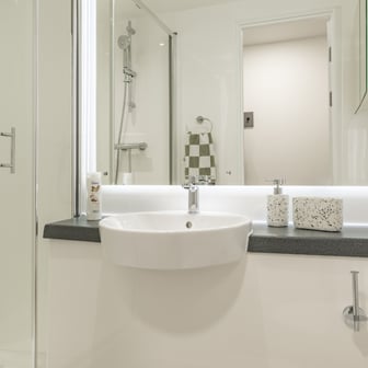 Ensuite Classic 6 Bed Upper Floor - Image 3