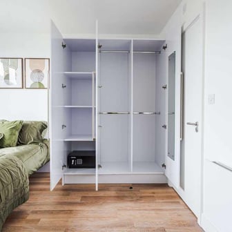 Deluxe 1 Bedroom Apartment - Image 6