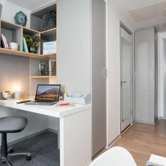 Studio Deluxe Plus - Image 2