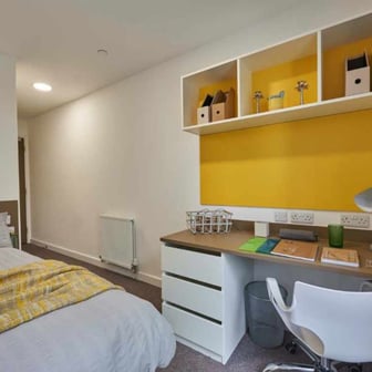 5 Bed En-suite - Image 1