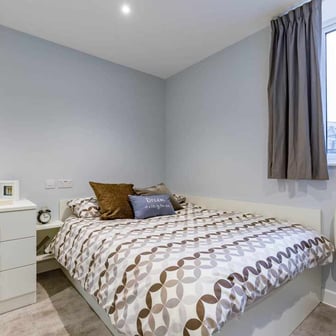 5 Bed Club Studio - Image 1