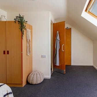 Premium En Suite - Image 4