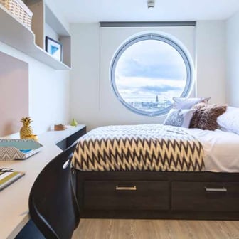 Studio Deluxe - Image 1