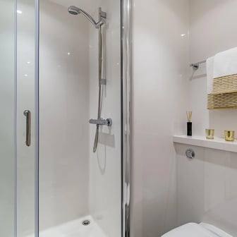 7 Bed Premium Studio - Image 8