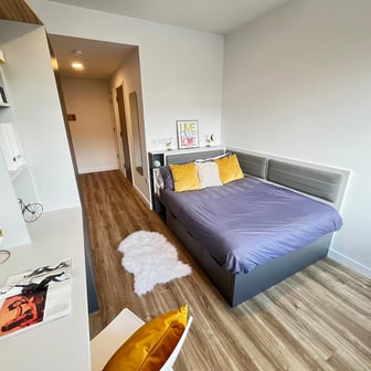 Classic En Suite - Image 1
