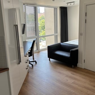 Large Deluxe Studio - Image 4