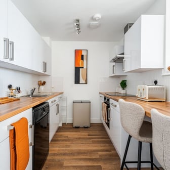 Upper Deluxe with City View 2 Bedroom Apartment - Image 4