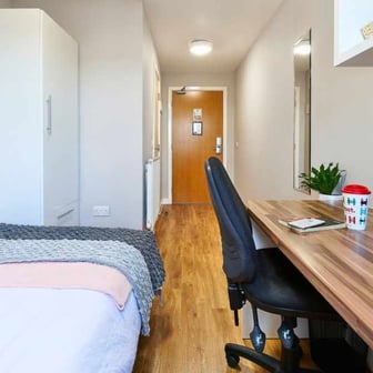 Flat Five Bedroom - Image 4