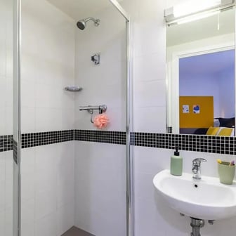 Classic En Suite - Image 3