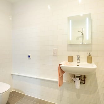 Deluxe Studio - Image 6