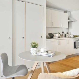 Studio Premium - Image 2