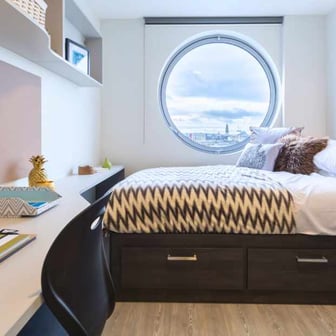 Studio Deluxe Plus - Image 1