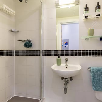 Standard En Suite - Image 4