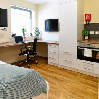 Studio Premium - Image 3