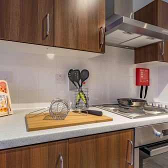 7 Bed Club En-suite - Image 10