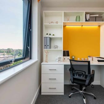 9 Bed Club En-suite - Image 1