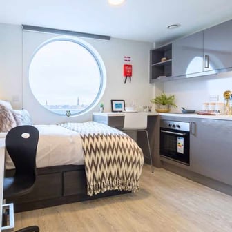 Studio Club - Image 2