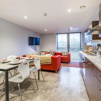 6 Bed Club En-suite - Image 3