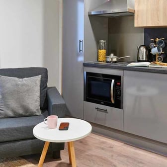 Studio Premium - Image 4