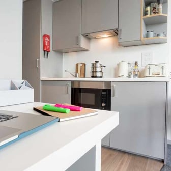 Studio Deluxe - Image 3