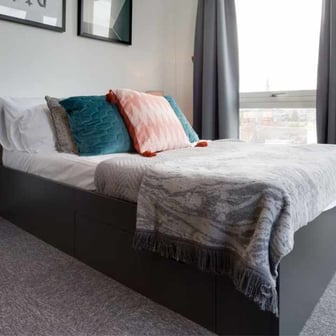 Studio Premium Plus - Image 3