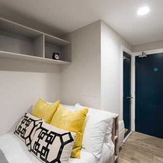 Bronze Two Bedroom Apartment - Image 1