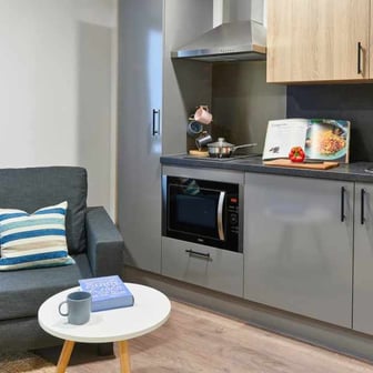 Studio Deluxe - Image 2