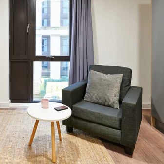 Studio Premium - Image 2