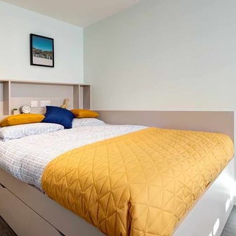 7 Bed Medium En-suite (restricted View) - Image 1