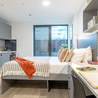 Studio Premium - Image 1