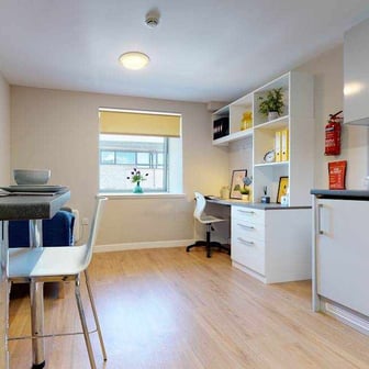 One Bed Apartment - Image 3