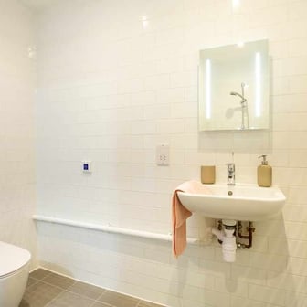 Deluxe Studio - Image 9