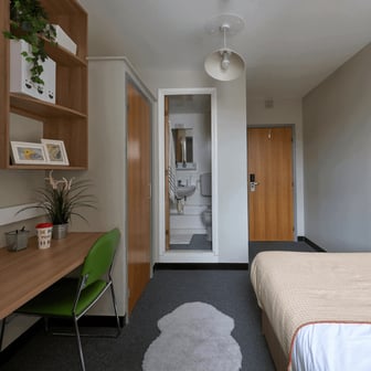 Basic En-suite - Image 4