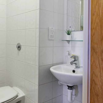 Ensuite Accessible - Image 5