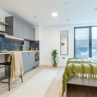 Studio Executive - Image 4