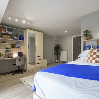 5 Bed Premium Ensuite - Image 2