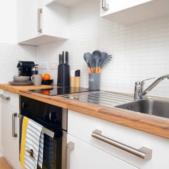 Silver Extra-Large Courtyard Studio, Floors 1-7 - Image 5