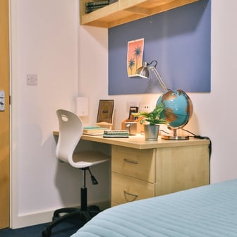 Classic 2 Bed Apartment - Image 2